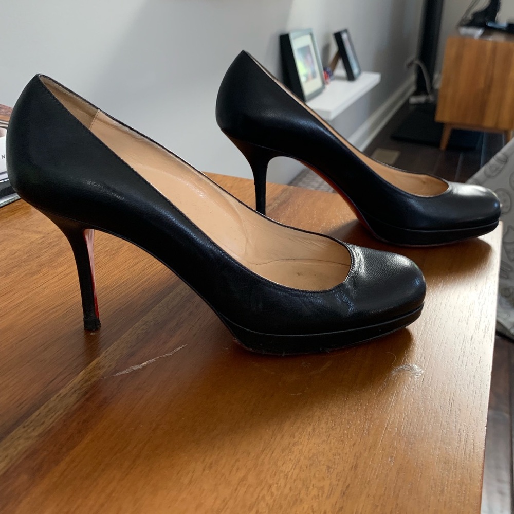 Christian Louboutin black leather round toe pump